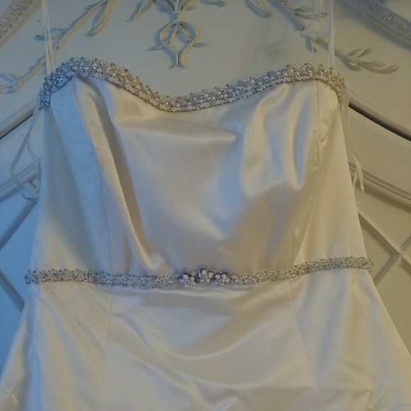 Alvina Valenta satin wedding dress - Picture 7 of 8